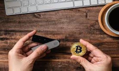 截至我最后的更新（2023年10月），Bybit交易所的KYC（Know Your Customer，了解你的客户）政策可能会根据不同地区的法律法规及其合规情况而有所不同。这意味着，中国用户是否可以进行KYC，可能会受到一些限制，并且情况随时可能发生变化。因此，您需要查看Bybit官方网站或相关公告，以获取最新信息。

通常情况下，KYC 是一种身份验证过程，用户在进行某些交易或大额提现时，需提供个人身份信息及相应的文件。其目的是为了保护用户的资金安全，并防止洗钱及其他非法活动。

如果您是中国用户并且在考虑在Bybit进行KYC，以下是一些建议：

1. **官方渠道确认**：始终通过Bybit的官方网站或官方社区获取最新的KYC政策信息。

2. **准备相关文件**：如果KYC可行，准备好身份证件、居住证明等相关材料，以便顺利完成验证。

3. **了解流程**：了解KYC的具体流程，包括如何提交文件，审核时间等。

4. **安全性考虑**：确保在提交个人信息时，使用安全的网络连接，并确认您是在Bybit的官方平台上进行操作。

如果您有更多具体问题或需要进一步的细节，请查阅Bybit的最新政策或直接联系他们的客服支持。